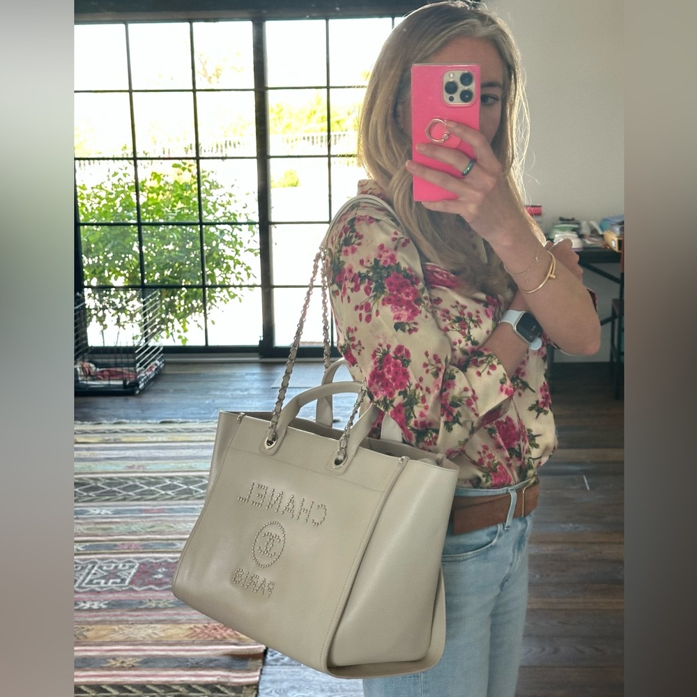 Chanel White Tote Bag with Chain Detail - Picture 5 of 5